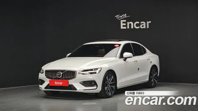 Volvo S60 2024 — photo 1
