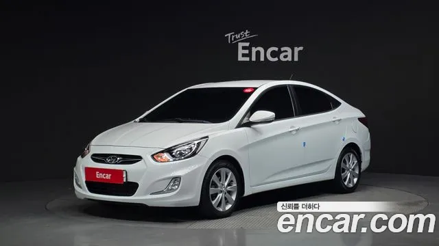 Hyundai Accent 2012 — photo 1