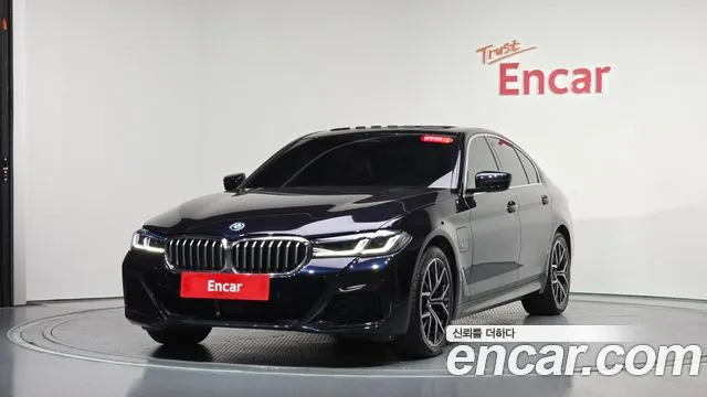 BMW 5-Series 2022 — photo 1