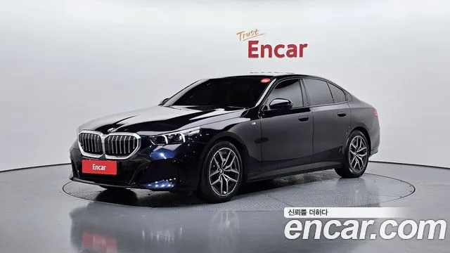 BMW 5-Series 2025 — photo 1