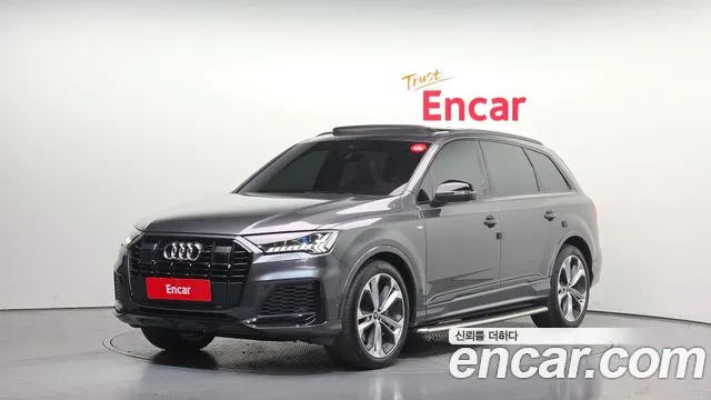 Audi Q7 2022 — photo 1