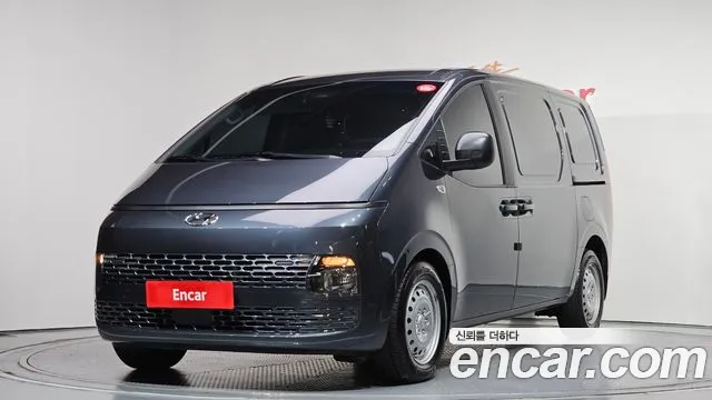 Hyundai Staria 2024 — photo 1