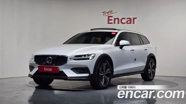 Volvo V60 2020 — photo 1