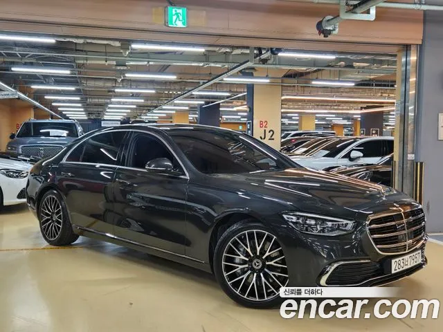 Mercedes-Benz S-Class 2025 — photo 1