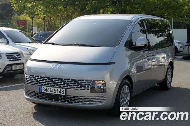 Hyundai Staria 2023 — photo 1