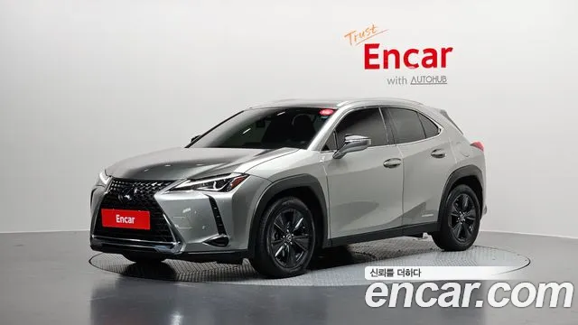 Lexus UX 2020 — photo 1