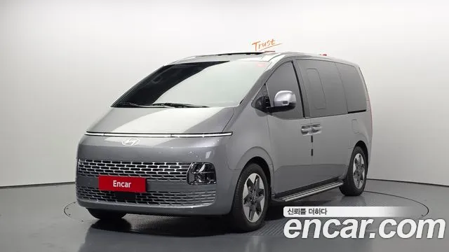 Hyundai Staria 2025 — photo 1