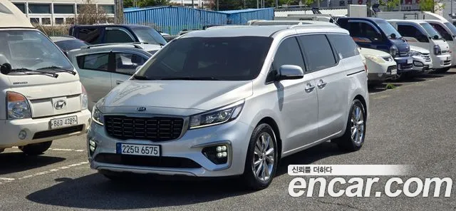 Kia Canival 2020 — photo 1