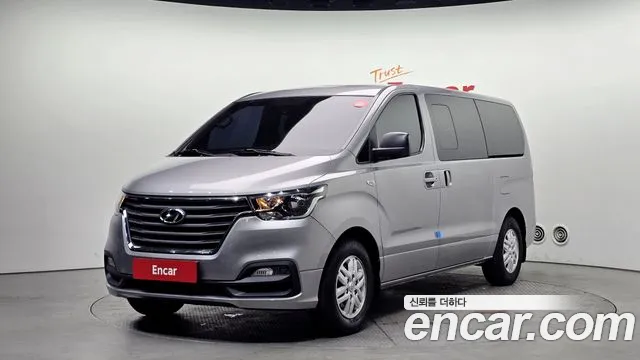 Hyundai Starex 2019 — photo 1