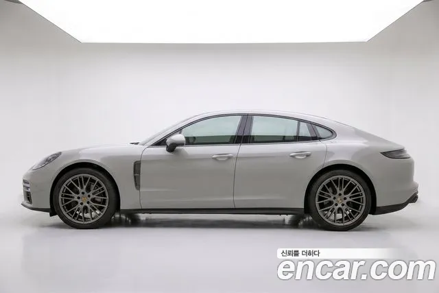 Porsche Panamera 2023 — photo 1