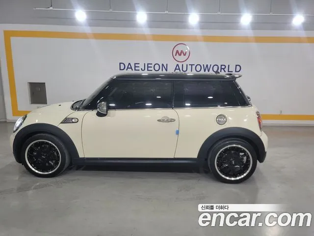 Mini Cooper 2009 — photo 1