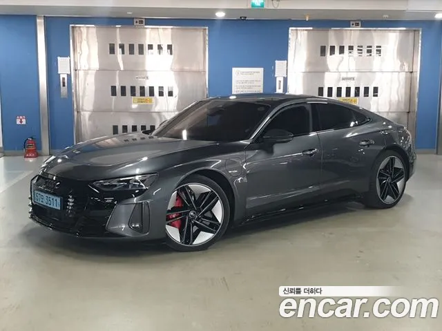 Audi RS e-tron GT 2022 — photo 1