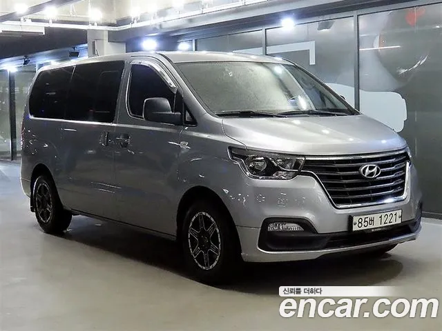 Hyundai Starex 2018 — photo 1