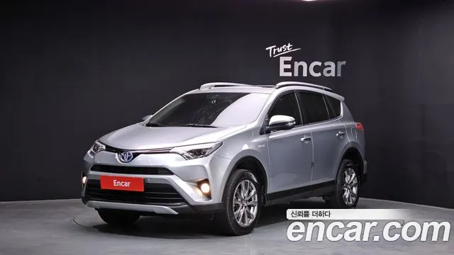 Toyota RAV4 2018 — photo 1