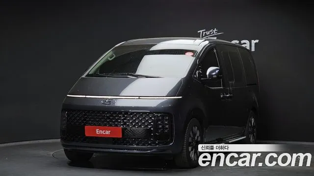 Hyundai Staria 2023 — photo 1