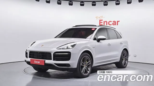 Porsche Cayenne 2023 — photo 1