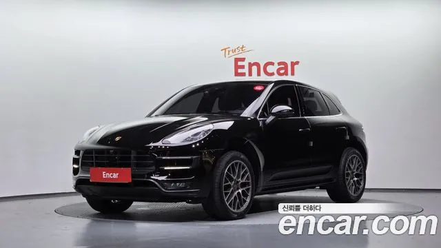 Porsche Macan 2017 — photo 1