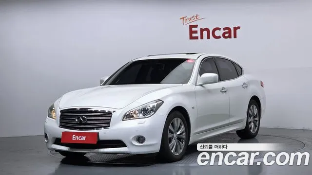 Infiniti M 2011 — photo 1