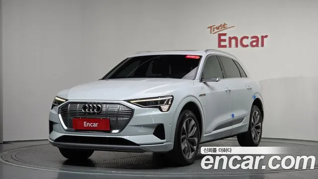 Audi e-tron 2022 — photo 1
