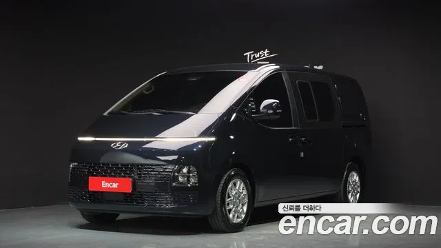 Hyundai Staria 2023 — photo 1