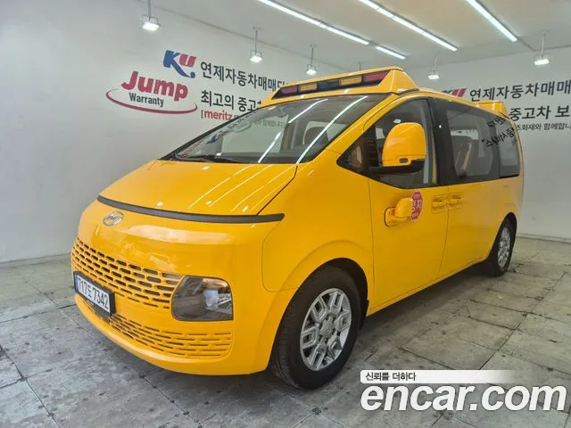 Hyundai Staria 2022 — photo 1