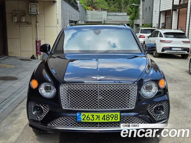 Bentley Bentayga 2021 — photo 1