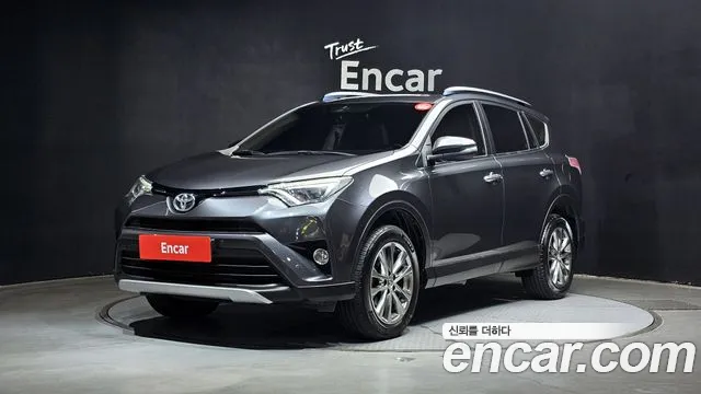 Toyota RAV4 2018 — photo 1