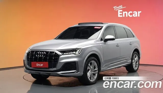 Audi Q7 2021 — photo 1