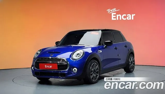 Mini Cooper 2020 — photo 1