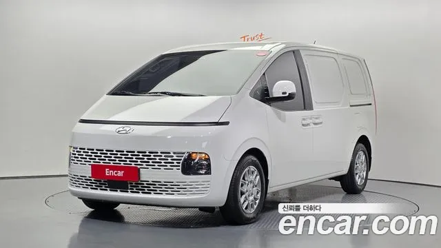 Hyundai Staria 2022 — photo 1