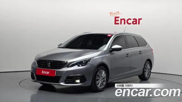 Peugeot 308 2018 — photo 1