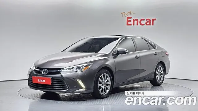Toyota Camry 2017 — photo 1