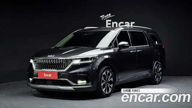 Kia Canival 2023 — photo 1