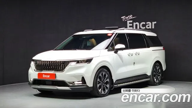 Kia Canival 2023 — photo 1