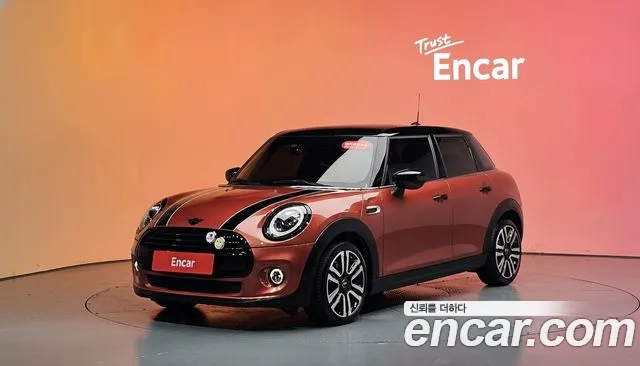 Mini Cooper 2020 — photo 1