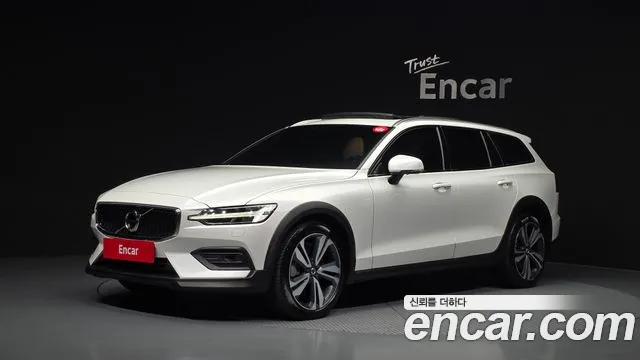 Volvo V60 2021 — photo 1