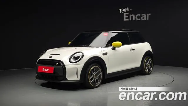 Mini Cooper 2024 — photo 1