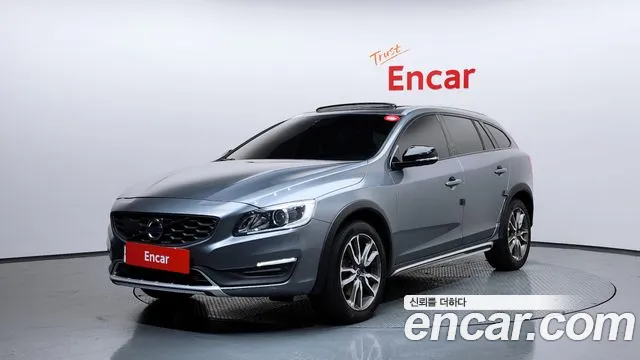 Volvo V60 2018 — photo 1