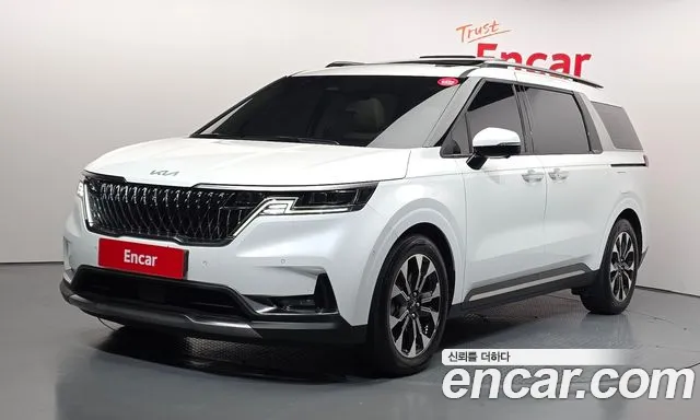 Kia Canival 2023 — photo 1