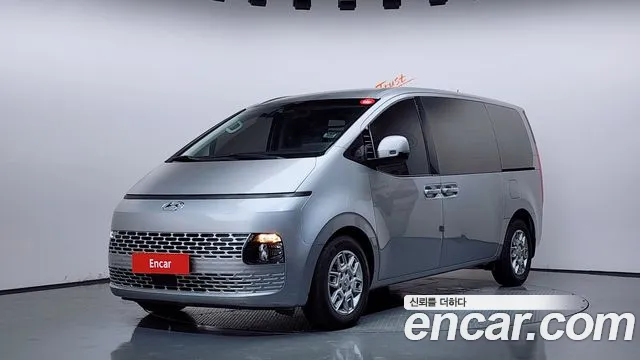 Hyundai Staria 2022 — photo 1