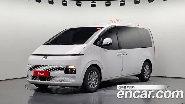Hyundai Staria 2022 — photo 1