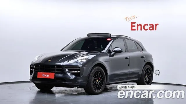 Porsche Macan 2021 — photo 1