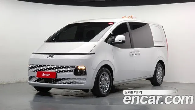 Hyundai Staria 2022 — photo 1