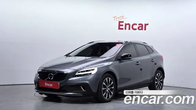 Volvo V40 2019 — photo 1