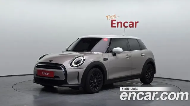 Mini Cooper 2024 — photo 1