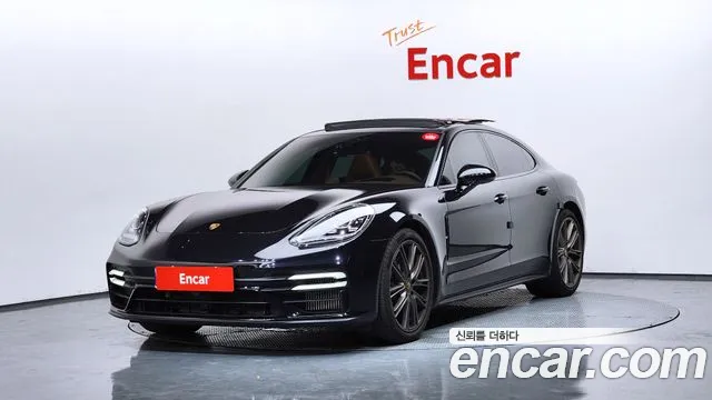 Porsche Panamera 2023 — photo 1
