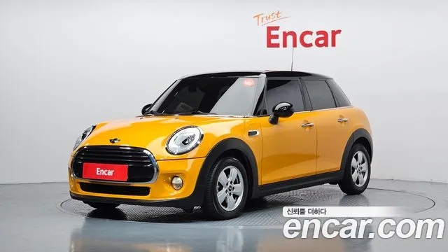 Mini Cooper 2018 — photo 1