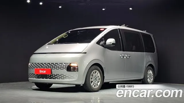 Hyundai Staria 2025 — photo 1