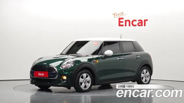 Mini Cooper 2017 — photo 1