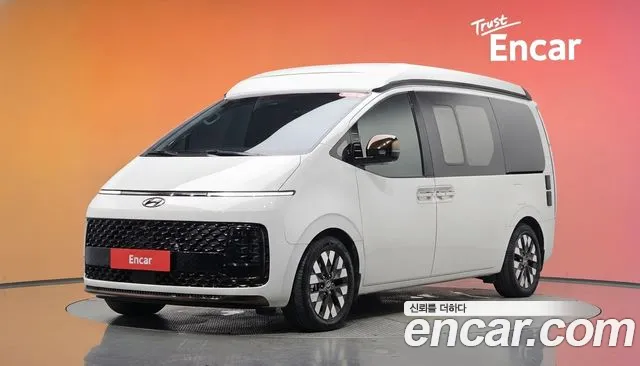 Hyundai Staria 2023 — photo 1
